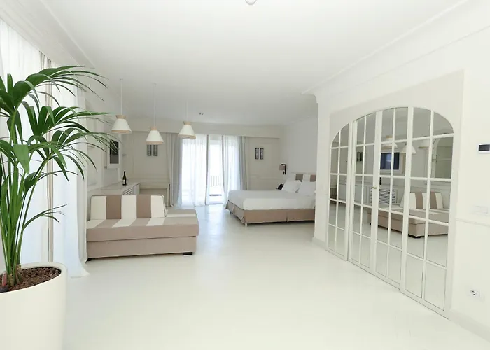 Luxury hotel only: Hotel Mamela